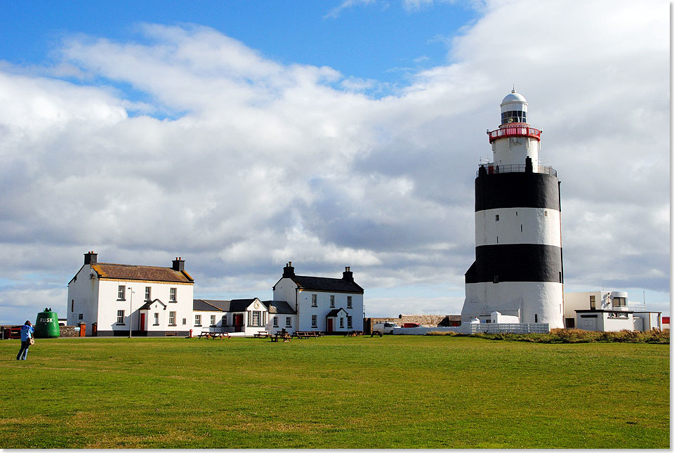  Der nach der Halbinsel Hook Head im Sdosten Irlands benannte Leuchtturm ist nicht nur der bejahrteste von allen 80 derzeit auf der grnen Insel betriebenen, sondern zugleich der dienstlteste der Welt.