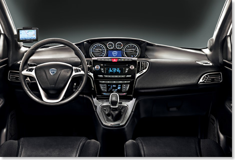 12528-Ypsilon-Cockpit.jpg