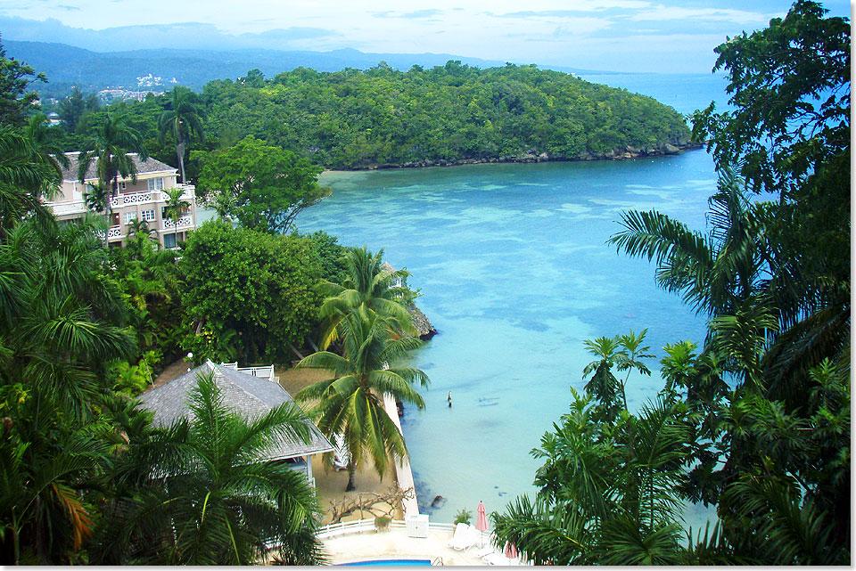 Morgenstimmung an der White River Bay  Karibikblick aus einem Hotelzimmer des Couples Sans Souci Resort & Spa in Ocho Rios