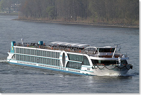 Die EDELWEIS ist ein Schwesterschiff der AMELIA, die erfolgreich fr Phoenix Reisen, Bonn, unterwegs ist.