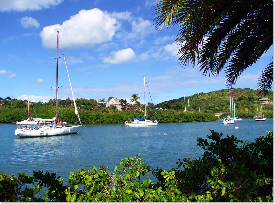 Die 
	Kstenlinie Antiguas ist von unzhligen romantischen Buchten und natrlichen 
	Wasserarmen geprgt