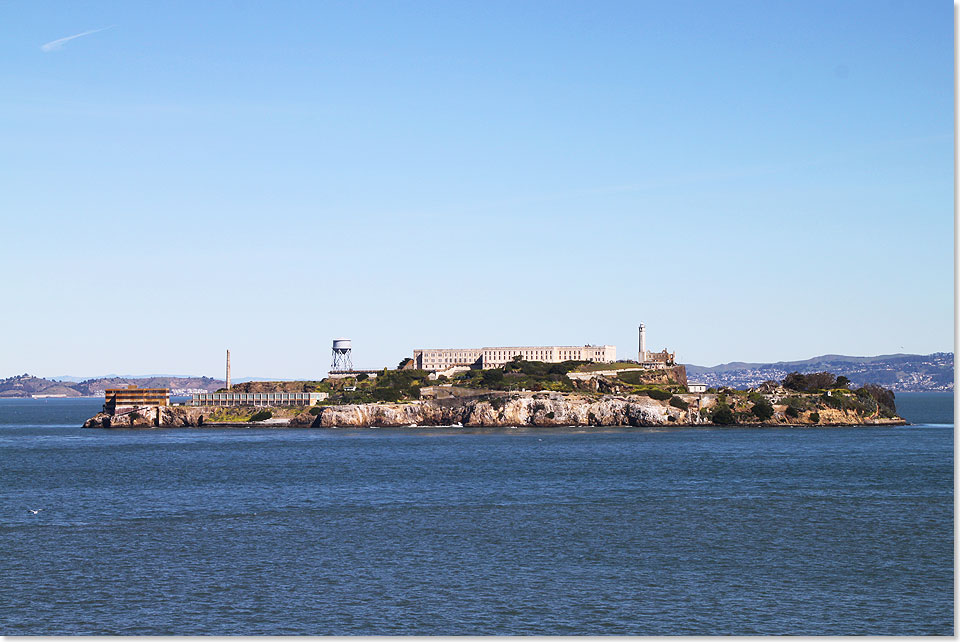 Einlaufen in San Francisco. Die ehemalige Gefngnisinsel Alcatraz in der San Francisco Bay.