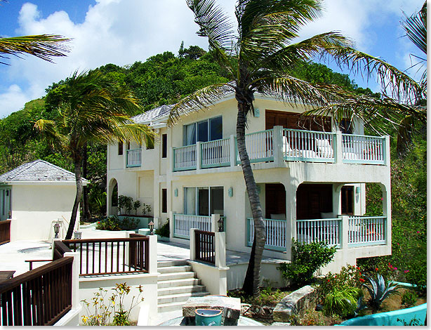 In der historischen Soldier Bay von Antigua liegt das noble Blue Waters Hotel  mit zwei eigenen Strnden.