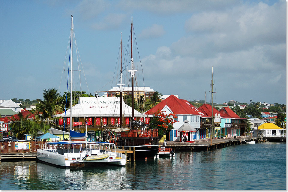 Der hbsche Redcliffe Quay mit vielen Geschften wie auch gemtlichen Restaurants empfngt Ankommende im Hafen von St. Johns.
