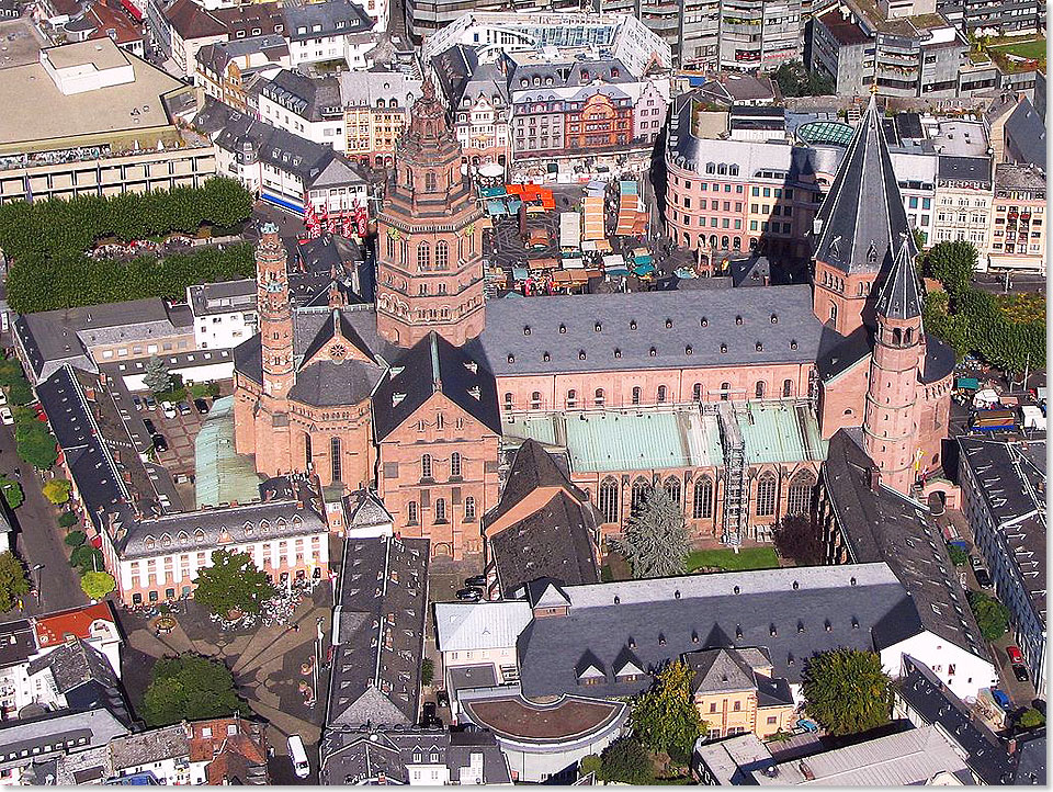 Der Hohe Dom zu Mainz in der Altstadt am Hfchen