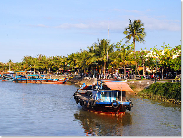 Viele Jahrhunderte lang 
			war Hoi An am Thu-Bon-Fluss nahe der vietnamesischen Ostsee eine 
			blhende Hafenstadt, in der viele reiche Kaufleute lebten.