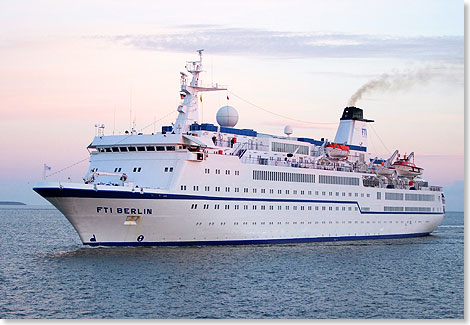 Das als ZDF-TV-Traumschiff bekannte Kreuzfahrtschiff FTI BERLIN wurde 1980 als BERLIN bei HDW in Kiel fr die Reederei Deilmann erbaut.