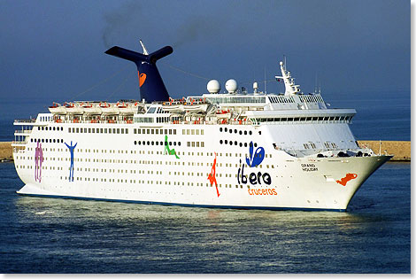 Die GRAND HOLIDAY der spanischen Reederei Iberocruceros fhrt im Winter 2013/14 fr Neckermann Reisen.