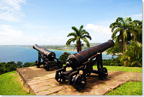 Historische Kanonen im Fort King George, dessen wechselvolles Schicksal zugleich die von zahlreichen europischen Invasoren gezeichnete Geschichte der Karibikinsel reflektiert.