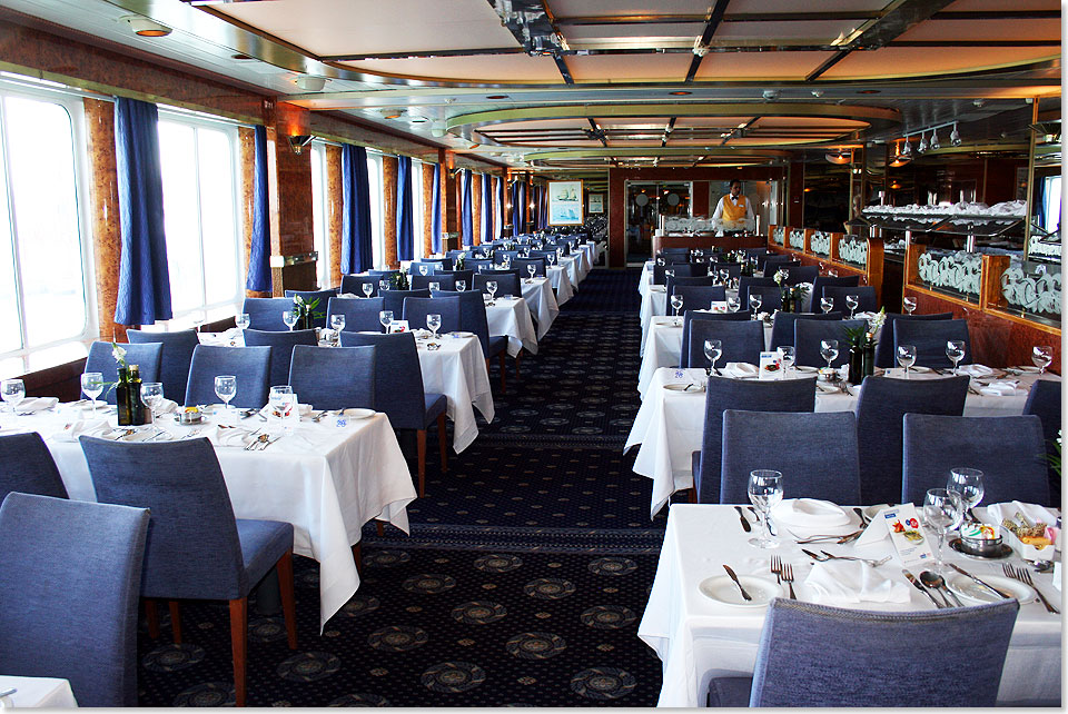 Bereit fr die Gste: Im Seven Seas Restaurant speisen die Passagiere whrend der dreitgigen Kurzkreuzfahrt grundstzlich in offener Sitzung.
