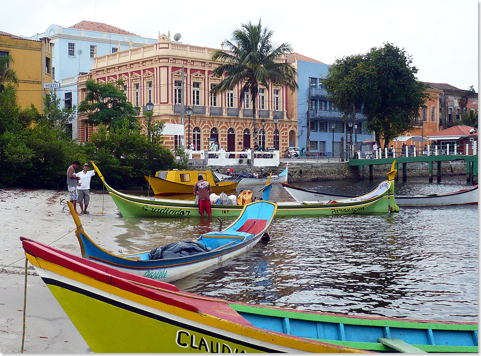 Der 
	Fischereihafen vor der Altstadt von Paranagu.