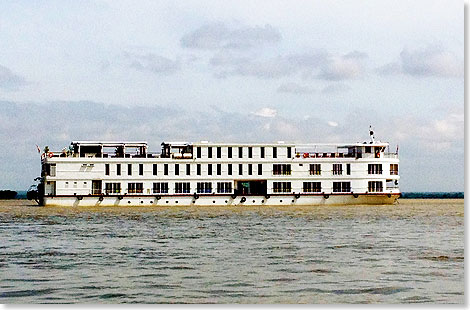 MS ORCAELLA der Orient-Express Hotels fhrt auf dem Ayeyarwady