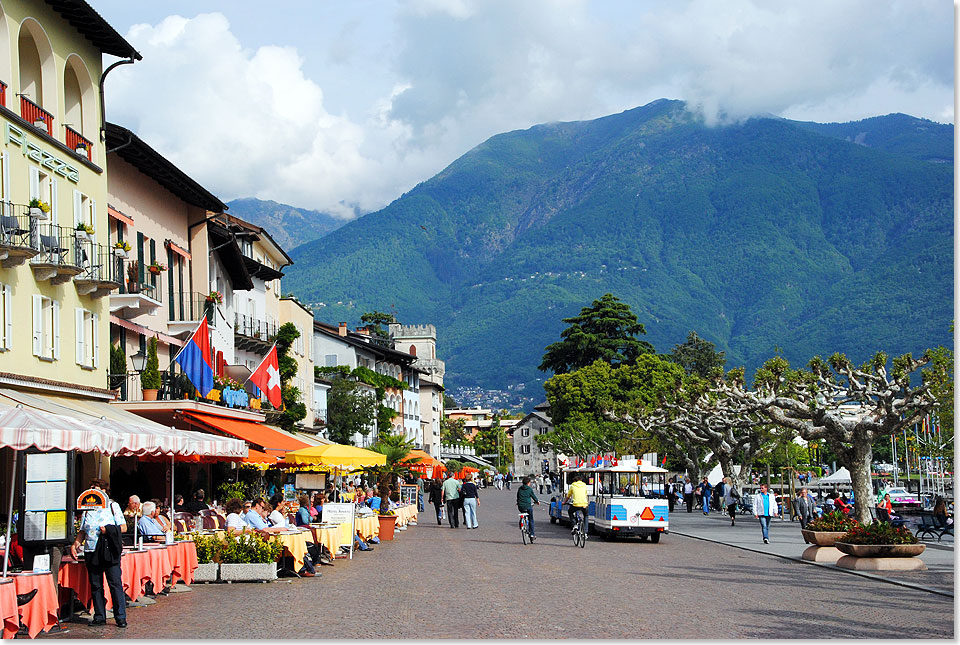 Das idyllisch gelegene Ascona am Lago Maggiore ist ein Tummelplatz fr Genieer. Seine von Platanen gesumte Strandpromenade mit Restaurants, Cafs und bunten Fassaden ist das ganze Jahr ber belebt