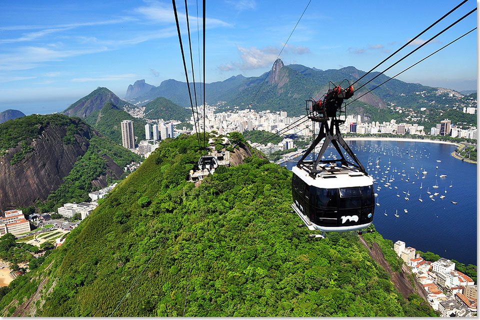 Rio de Janeiro  Seilbahn auf dem Weg zum Zuckerhut.
