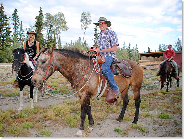 Als echte Yukonians sind die Pferde der SIR Ranch wind- und wettermig hart im Nehmen. Ihre Gutmtigkeit macht sie zu guten Partnern auch ungebter Reiter. Rolf Schmitt ist stolz, dass alle seine Tiere von den Goldrausch-Pferden abstammen, die einst ber Seattle ins Land von Yukon und Klondike gebracht wurden, um die Schatzsucher zu den lang ersehnten Schrfstellen zu tragen