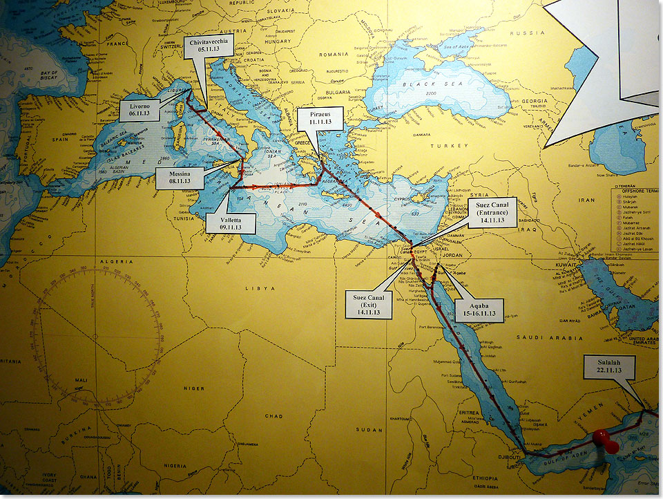 Auf der Seekarte zeigen gerade Linien den Kurs des Schiffes an. Diese Karte der britischen Admiralitt umfasst die halbe Welt und zeigt auf diesem Ausschnitt den Weg der ASTOR von Civitavecchia nach Salalah.