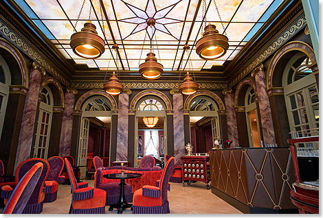 Das Pressoir d'Argent im ersten Stock des Regent Grand Hotel bietet einen fantastischen Ausblick auf die historische Place de la Comdie im historischen Zentrum von Bordeaux. Maximal 48 Gste genieen das elegante Hotel. 
