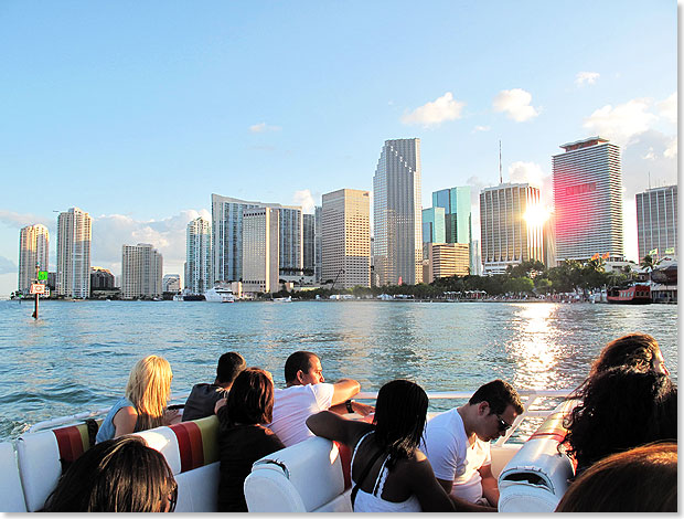 Die Fahrt mit dem rasend schnellen Thriller Boat dauert etwa eine Stunde  das reicht, um halb Miami vom Wasser aus zu genieen.