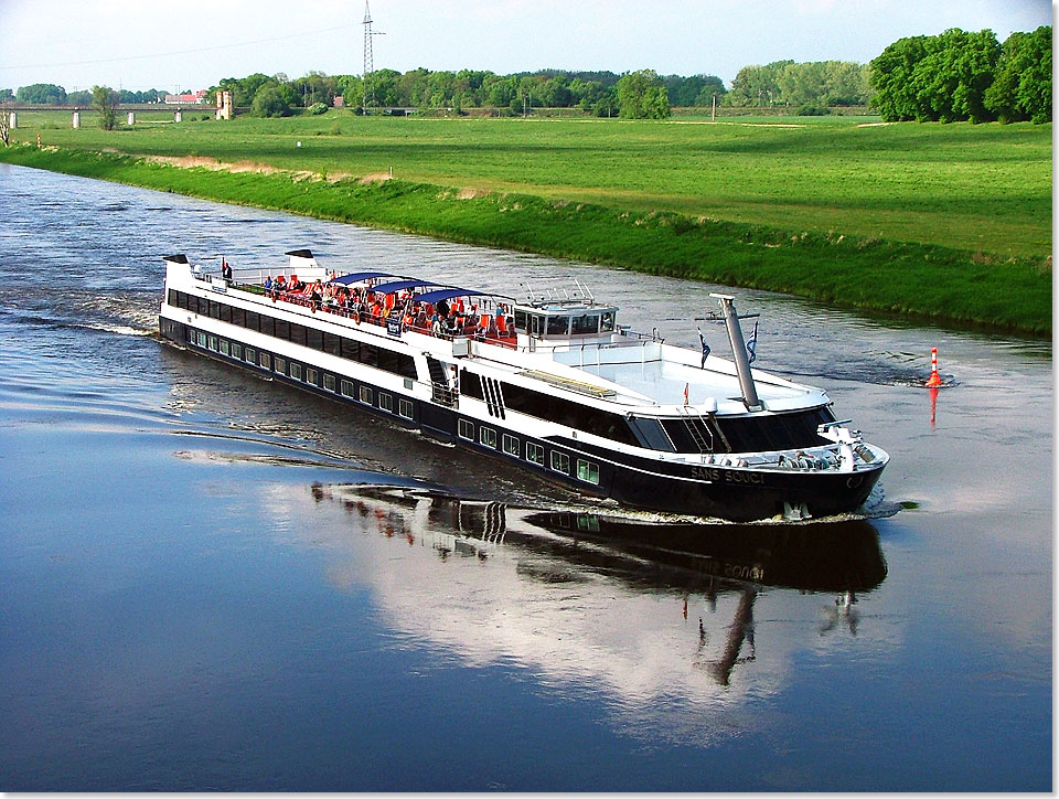 Die MS SANS SOUCI  wurde im Jahr 2000 bei Grave in Holland als Flussschiff gebaut. Sie ist 82 Meter lang, 9,50 Meter breit, hat 1,20 Meter Tiefgang und kann in
42 Auenkabinen bis 82 Passagiere befrdern, die von einer 22-kpfigen Crew betreut werden.