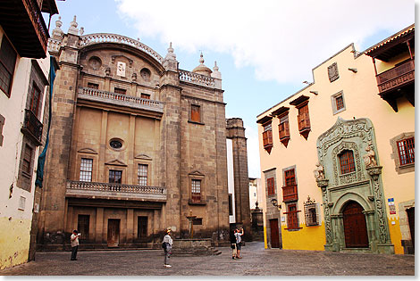 Kirchplatz am Columbus-Haus in der Altstadt von Las Palmas.