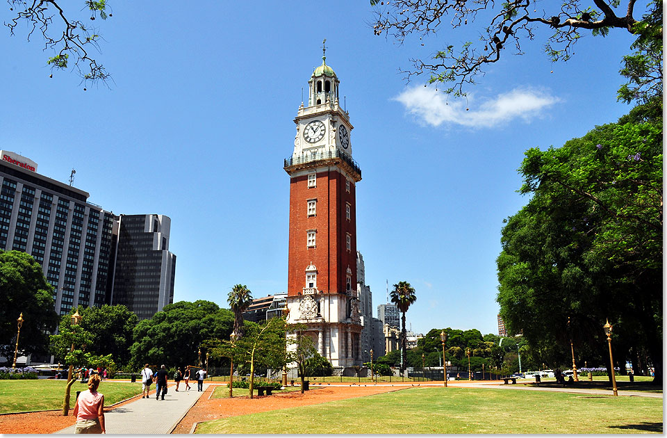  Torre Monumental, bis 1982 Torre de los Ingleses (fr Turm der Englnder), ist ein Uhrenturm in der argentinischen Hauptstadt Buenos Aires. Nach dem Falklandkrieg wurde der Turm offiziell umbenannt in Torre Monumental, jedoch benennen ihn manche Porteos immer noch nach seinem ursprnglichen Namen.