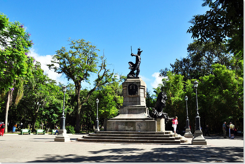 Das Denkmal des Generals Bento Gonalves im Stadtpark von Rio Grande.