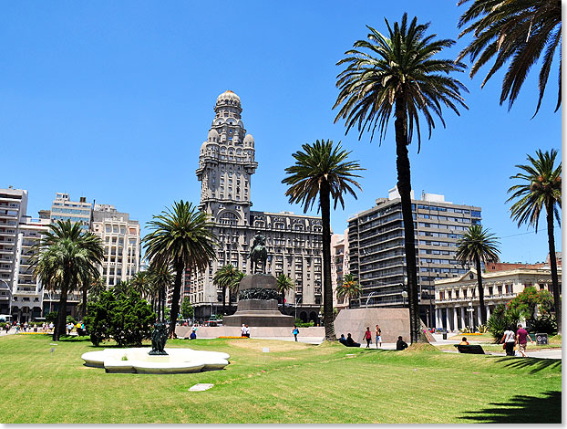  Der Palacio Salvo, ein kolossaler 105 Meter hoher Bau im Zuckerbcker-Stil, ist heute ein Wahrzeichen und
ein historisches Denkmal von Montevideo