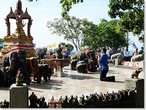 Am sdlichsten Punkt der Insel Phuket steht ein Schrein, vor dem Hindus ihren Gott Brahma verehren.