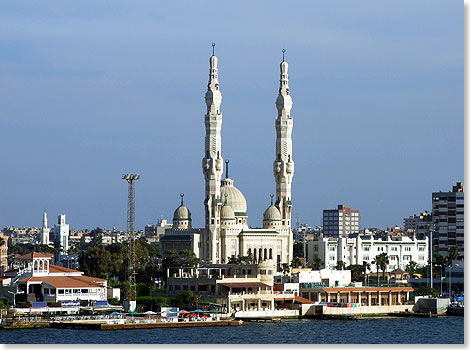 Der gyptische Hafen Port Said am nrdlichen Ausgang des Suezkanals.