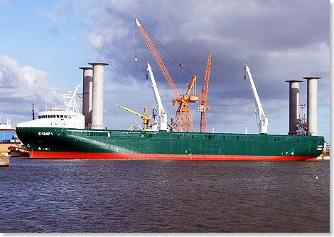 Whrend des Werftaufenthalts in Emden wurden die sieben Dieselgeneratoren der E-SHIP 1 ausgetaust.