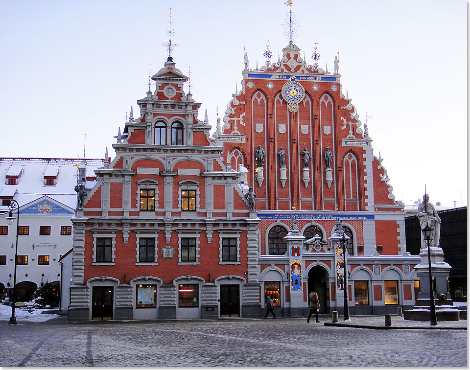 Die prchtige Altstadt von Riga, zu der auch der Rathausplatz mit dem gotischen Schwarzhupterhaus gehrt, ist die wichtigste Kulisse fr Europas
Kulturhauptstadt 2014. Riga teilt sich den Titel in diesem Jahr mit dem schwedischen Ume.