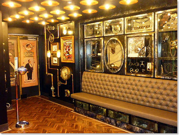 Das 
			Ambiente des Zauber-Theaters Illusionarium ist inspiriert von 
			Artefakten und Ausstellungsstcken aus der Steampunk-ra