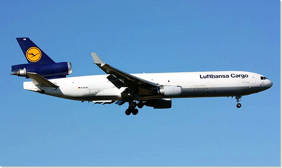 Eine 
	Lufthansa Cargo MD-11F beim Landeanflug