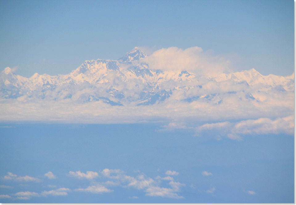Himalaya 
	mit Mount Everest querab an Backbord