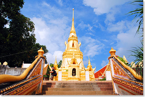 Diese goldene Pagode, die angeblich eine Reliquie Buddhas hten soll, bildet das Zentrum des Wat Sila Ngu, einer beliebten Tempelanlage sdlich von Lamai an der Ostkste der Insel Koh Samui.