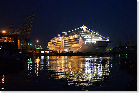 Viel Zeit zum Entdecken Sri Lankas: Die MS Europa 2 bleibt bis zum spten Abend in Colombo an der Pier.