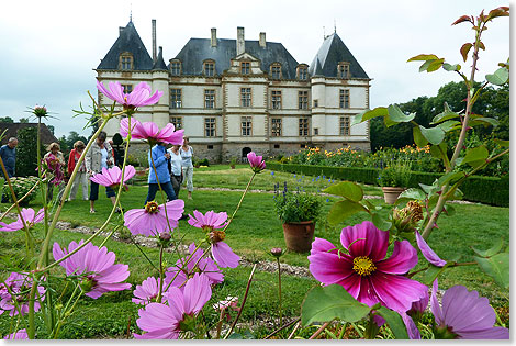 Schloss Cormatin, vom franzsischen Garten aus gesehen, wurde gebaut, als die Hugenotten vertrieben waren.