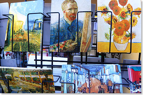 An allen Souvenirstnden in Arles: Van Gogh Bilder als erschwingliche Nachdrucke in allen Gren.