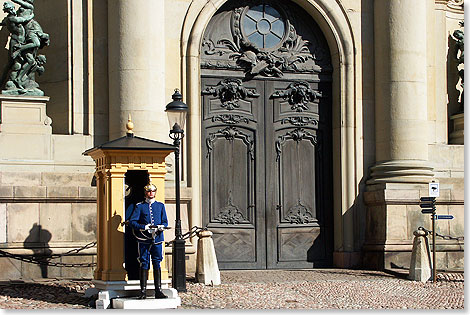 Wachsoldat der Kniglichen Garde vor dem Kniglichen Schloss in Stockholm.