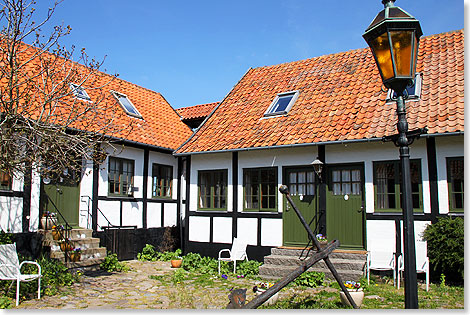 Ein romantischer Innenhof in Allinge an der Nordost-Kste.