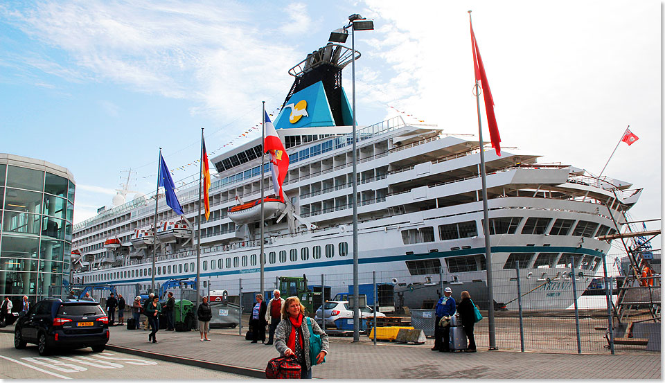 MS ARTANIA hat am 13. Juni 2014 wieder in Kiel festgemacht nach 12 Tagen Ostsee-Kreuzfahrt.