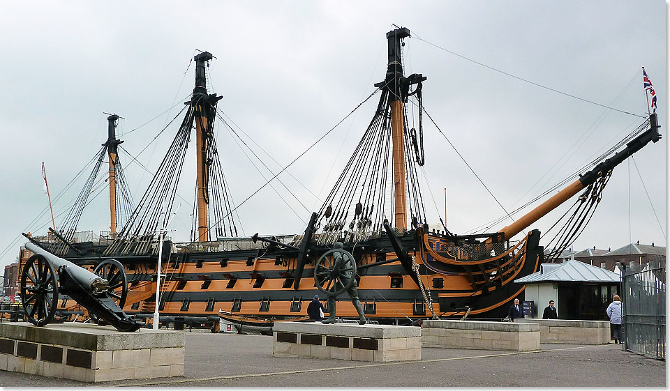 HMS VICTORY lief 1765 von Stapel. Es ist immer noch das Flaggschiff des Oberbefehlshabers der Home Fleet der Kniglichen Marine. Fr die nchsten Jahre wird man sich an diesen Anblick gewhnen: Die Masten und Rahen werden berholt oder ersetzt und dann neu geriggt. 
