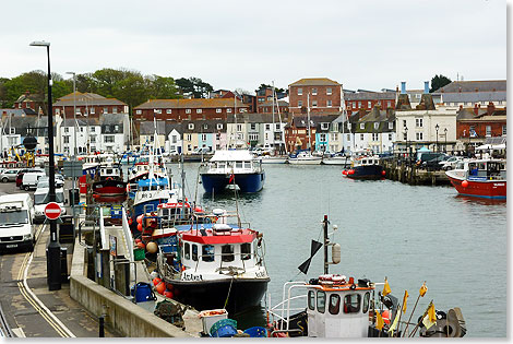 Weymouth, schmaler Hafen fr Fischer, Motorbootfahrer und Segler. Die davor liegende Bucht von Portland bot einst Ankergrund fr die gesamte englische Flotte.