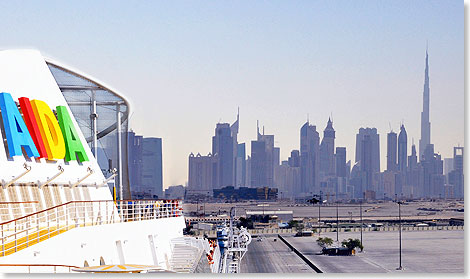 Dubai, die Stadt der architektonischen Superlative, wirkt wie eine Fata Morgana,