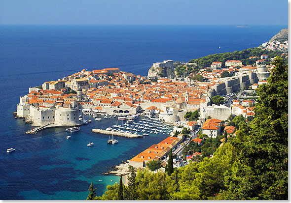 In Dubrovnik – mit dem Alten Stadthafen und der begehbaren Stadtmauer, die rund um die Altstadt fhrt und von jedem Standpunkt aus faszinierende Ausblicke gewhrt – beginnt und endet diese Reise.