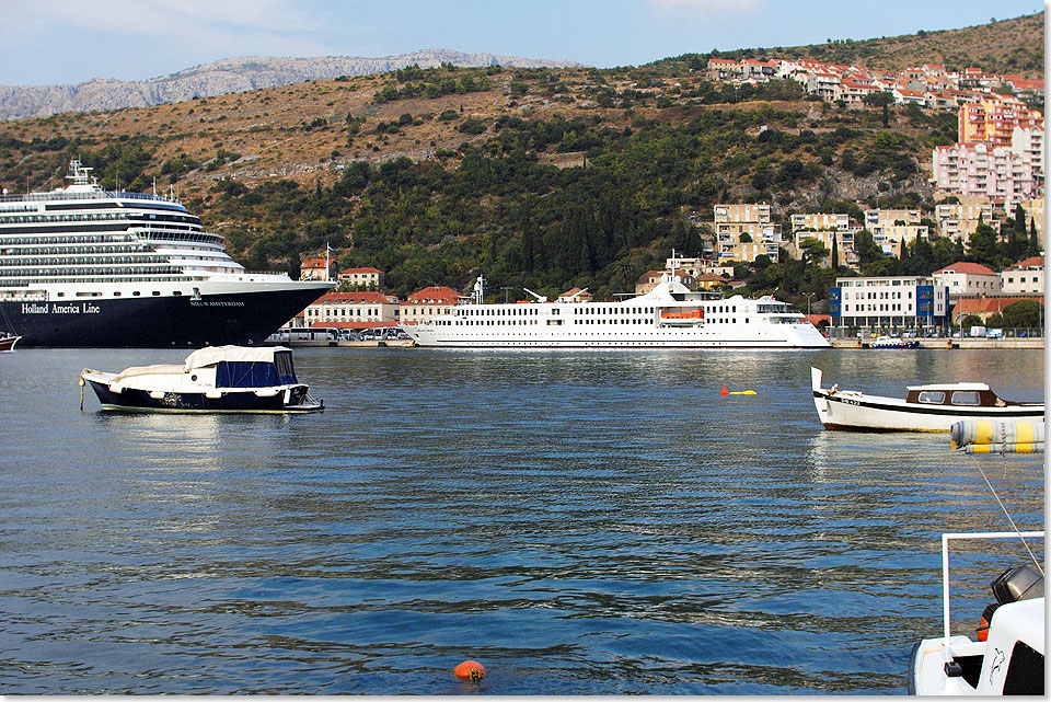 Kreuzfahrtschiff La Belle de l'Adriatique im Hafen von Dubrovnik