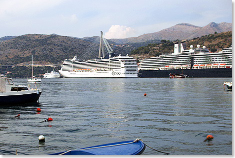 Kreuzfahrtschiffe vor der Franjo-Tudjman-Brcke in Dubrovnik