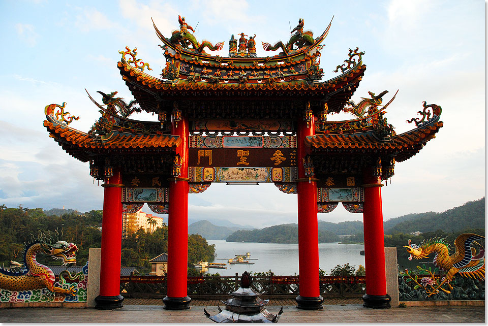Im Longfong-Tempel am Sun-Moon-Lake in Taiwan sollen Liebeswnsche in Erfllung gehen.
