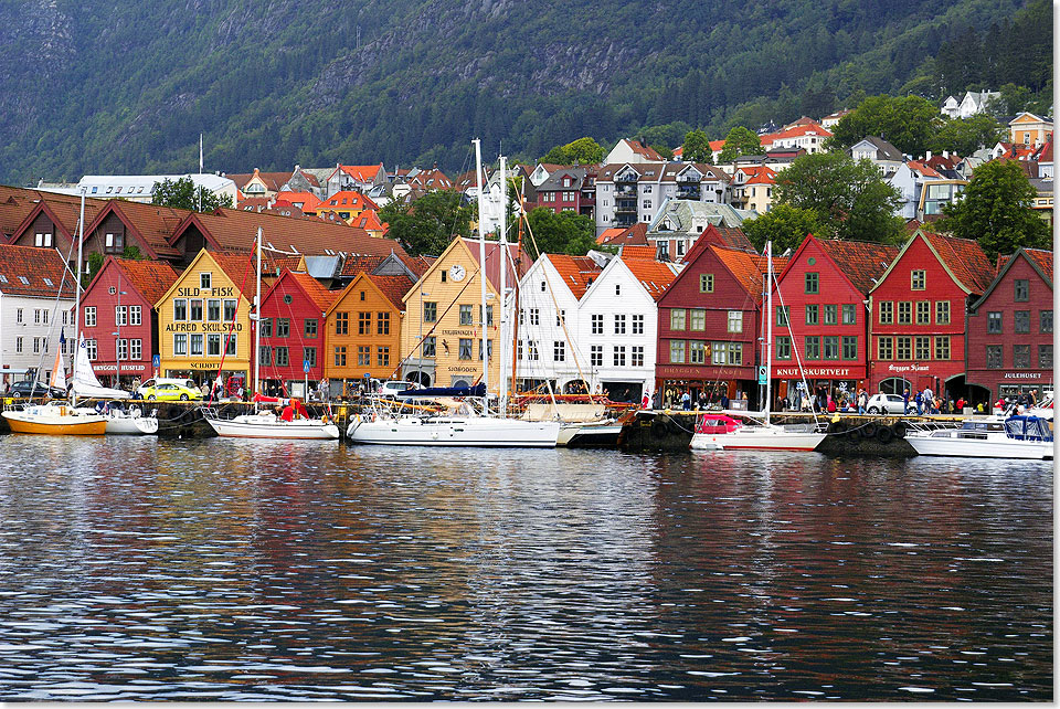 Die Stadt Bergen ist geprgt durch die am Naturhafen Vgen verlaufende Bryggen oder frher Tyske Bryggen, die Huser der Hanse.