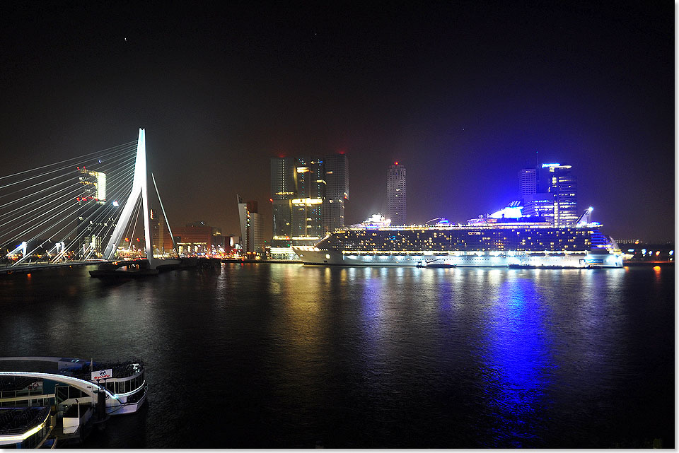 In der Nacht vom 30. September trifft die im Jahr 2009 von der finnischen STX-Werft erbaute OASIS OF THE SEAS nach Abschluss einer 7-Nchte Reise von Barcelona rund um Westeuropa am Kreuzfahrtterminal in Rotterdam ein.